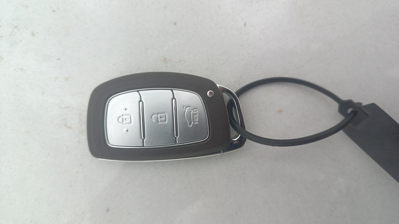2019 Hyundai Grand i10 ASTA 1.2 KAPPA VTVT, Petrol, Manual, 19,693 km, Key Close Up