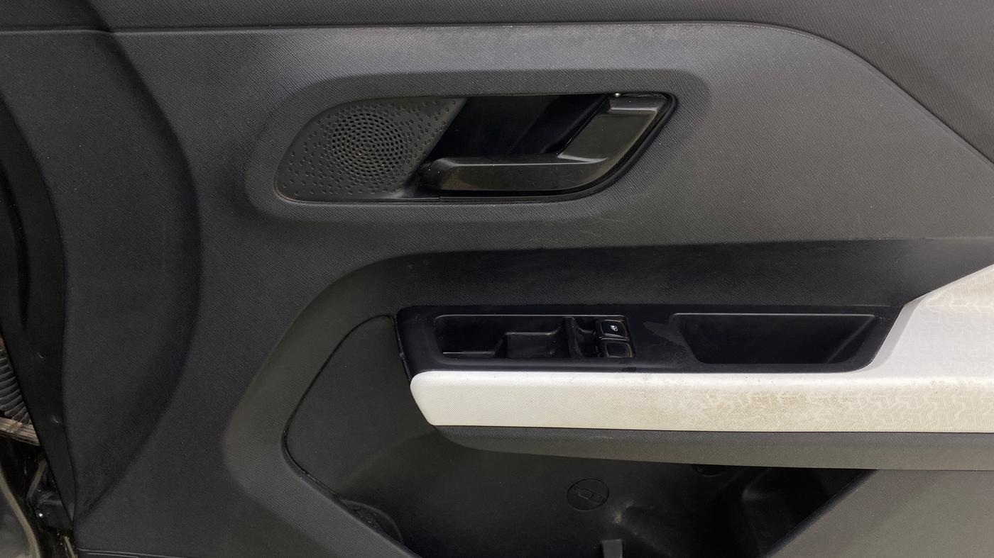 2022 Tata PUNCH PURE MT, Petrol, Manual, 73,696 km, Driver Side Door Panels Control