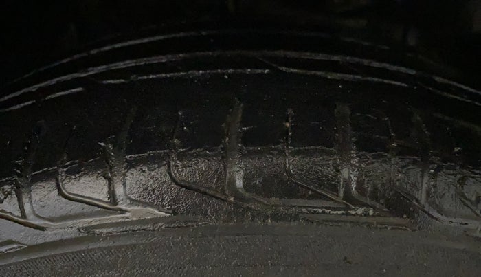 2020 Tata NEXON XM PETROL, Petrol, Manual, 72,464 km, Right Front Tyre Tread