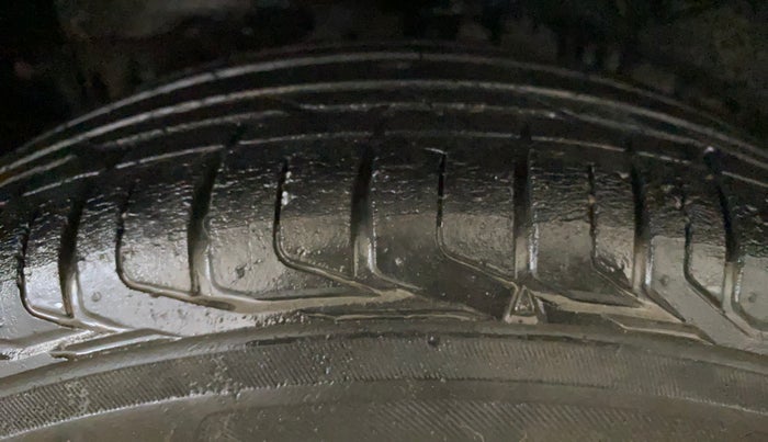 2020 Tata NEXON XM PETROL, Petrol, Manual, 72,464 km, Right Rear Tyre Tread