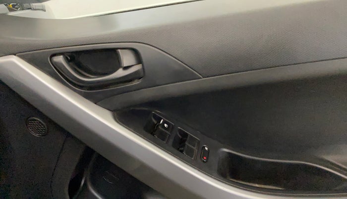2020 Tata NEXON XM PETROL, Petrol, Manual, 72,464 km, Driver Side Door Panels Control