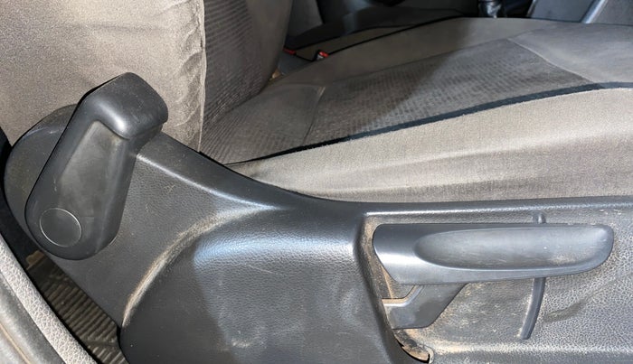 2017 Volkswagen Ameo COMFORTLINE 1.2L, Petrol, Manual, 68,818 km, Driver Side Adjustment Panel