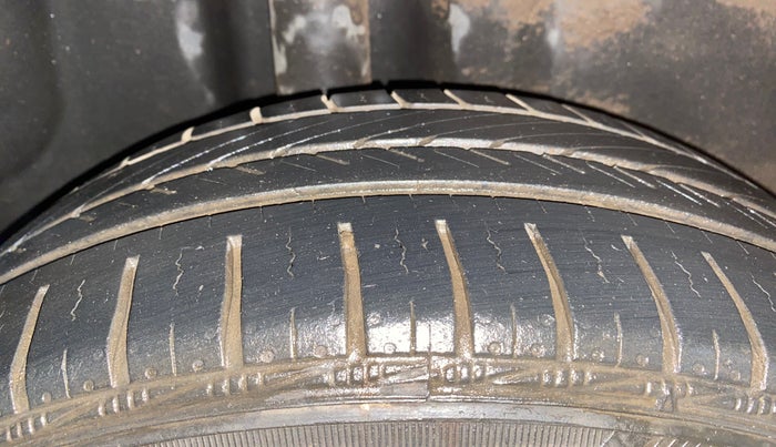 2017 Volkswagen Ameo COMFORTLINE 1.2L, Petrol, Manual, 68,818 km, Right Rear Tyre Tread