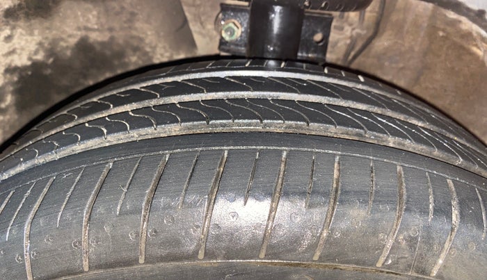 2017 Volkswagen Ameo COMFORTLINE 1.2L, Petrol, Manual, 68,818 km, Left Front Tyre Tread