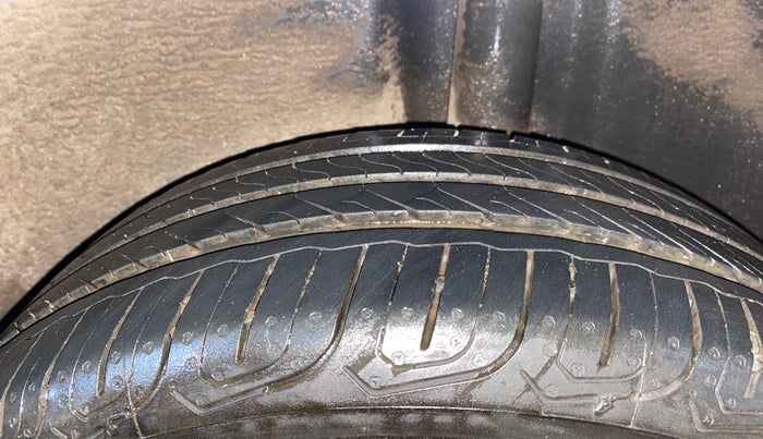 2017 Volkswagen Ameo COMFORTLINE 1.2L, Petrol, Manual, 68,818 km, Left Rear Tyre Tread
