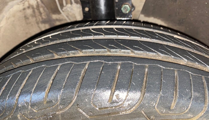 2017 Volkswagen Ameo COMFORTLINE 1.2L, Petrol, Manual, 68,818 km, Right Front Tyre Tread