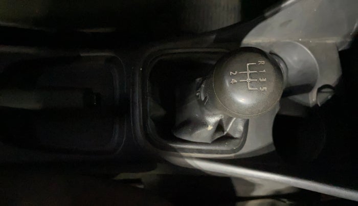 2017 Volkswagen Ameo COMFORTLINE 1.2L, Petrol, Manual, 68,818 km, Gear Lever