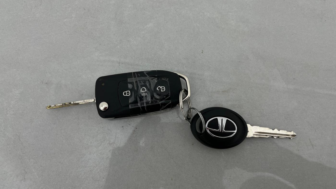2016 Tata Zest XMS PETROL, Petrol, Manual, 73,372 km, Key Close Up