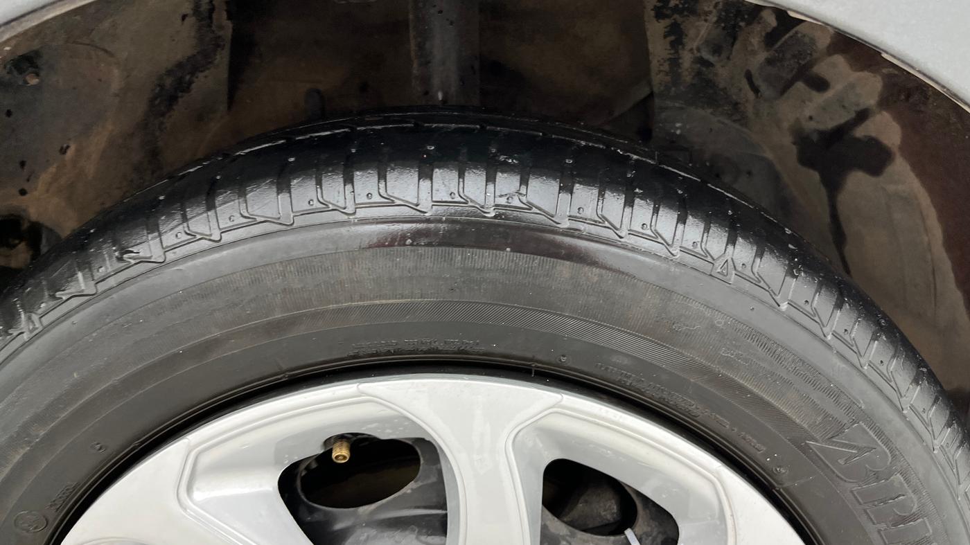 2016 Tata Zest XMS PETROL, Petrol, Manual, 73,372 km, Right Front Tyre Tread