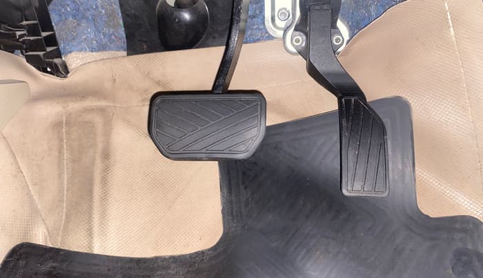 2017 Maruti Ciaz ALPHA  AT 1.4  PETROL, Petrol, Automatic, 42,935 km, Pedals
