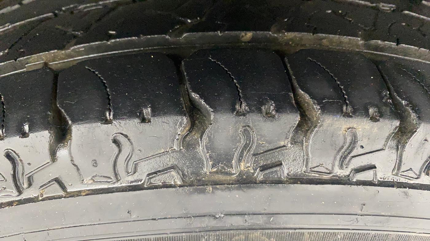 2019 Mahindra TUV300 T10, Diesel, Manual, 32,346 km, Left Rear Tyre Tread