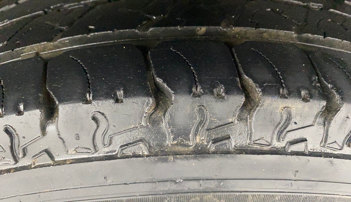 2019 Mahindra TUV300 T10, Diesel, Manual, 32,275 km, Left Rear Tyre Tread