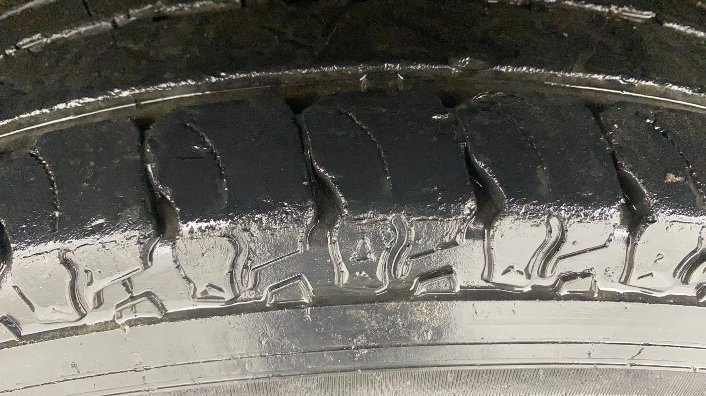2019 Mahindra TUV300 T10, Diesel, Manual, 32,346 km, Left Front Tyre Tread