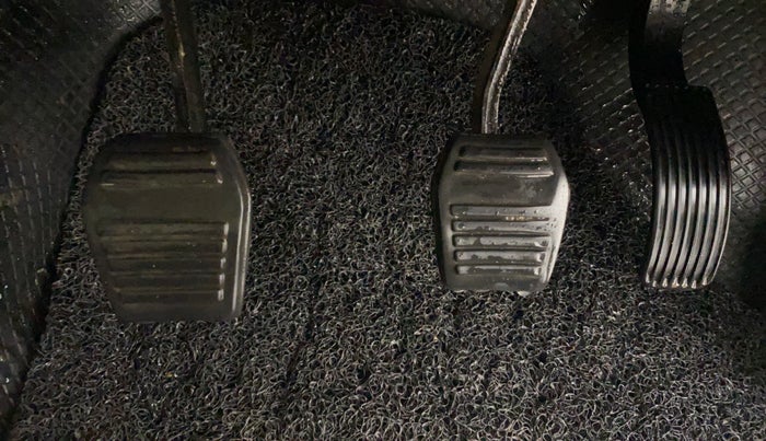 2019 Mahindra TUV300 T10, Diesel, Manual, 32,275 km, Pedals