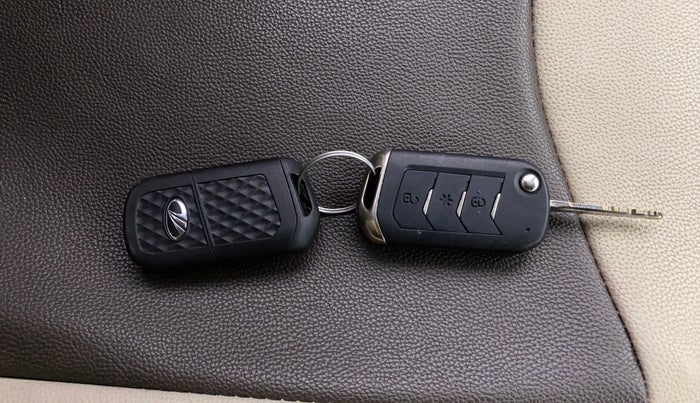 2019 Mahindra TUV300 T10, Diesel, Manual, 32,275 km, Key Close Up