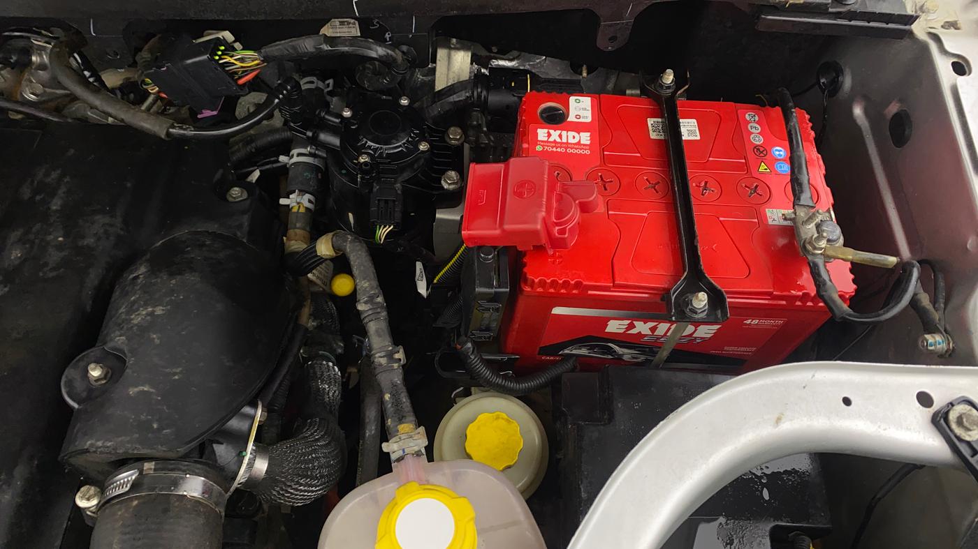 2019 Mahindra TUV300 T10, Diesel, Manual, 32,346 km, Engine View - Left