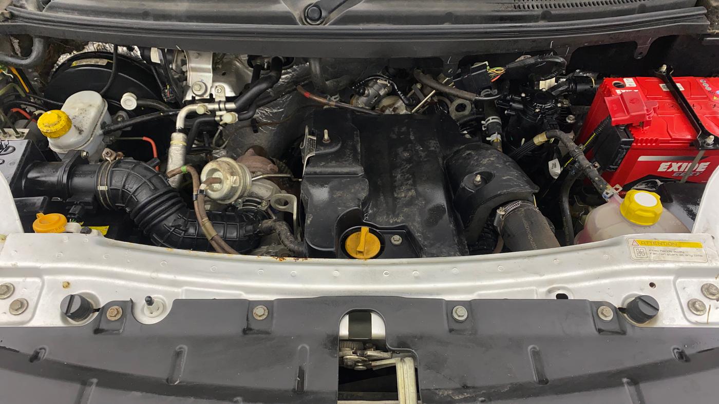 2019 Mahindra TUV300 T10, Diesel, Manual, 32,346 km, Engine View