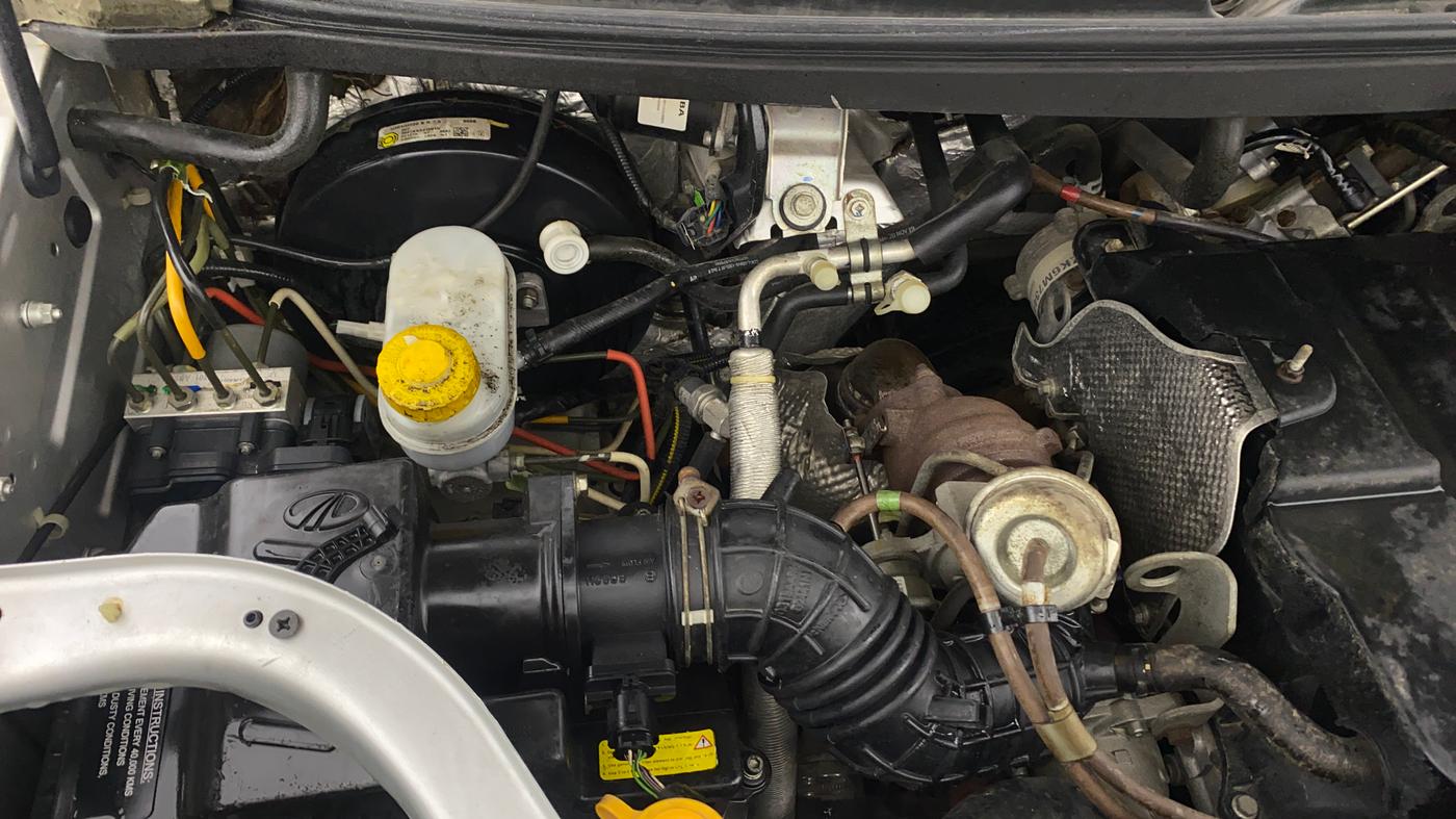 2019 Mahindra TUV300 T10, Diesel, Manual, 32,346 km, Engine View - Right