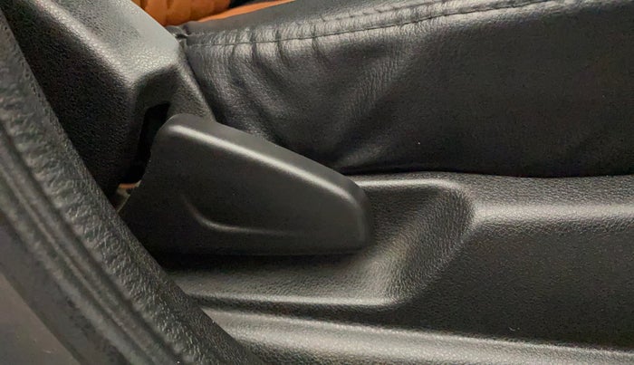 2018 Renault Kwid CLIMBER 1.0, Petrol, Manual, 40,536 km, Driver Side Adjustment Panel