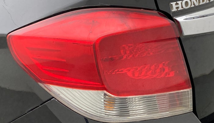2013 Honda Amaze 1.2L I-VTEC VX, Petrol, Manual, 59,067 km, Left tail light - Clamp has minor damage