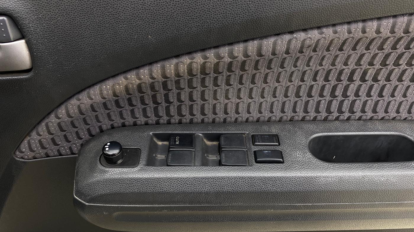 2014 Maruti Ritz ZXI, Petrol, Manual, 27,746 km, Driver Side Door Panels Control