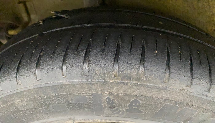 2016 Maruti Celerio VXI AMT, Petrol, Automatic, 88,890 km, Right Rear Tyre Tread