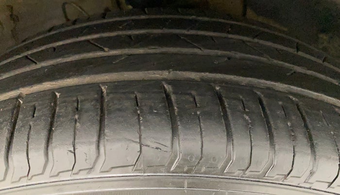 2022 Hyundai VENUE SX (O) 1.0 TURBO DCT, Petrol, Automatic, 15,703 km, Right Front Tyre Tread