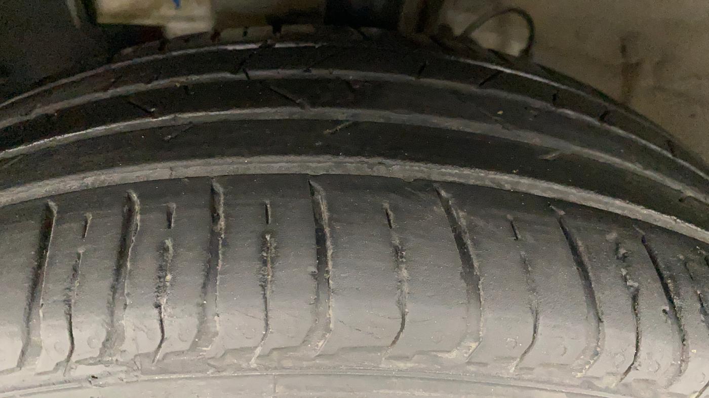 2022 Hyundai VENUE SX (O) 1.0 TURBO DCT, Petrol, Automatic, 15,703 km, Left Front Tyre Tread