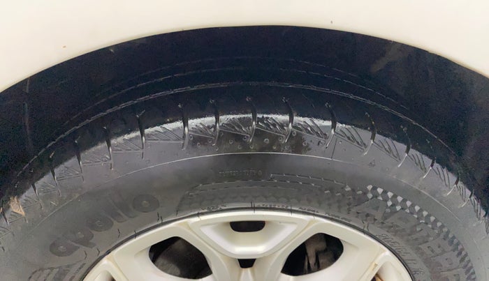2014 Ford Ecosport TITANIUM 1.5L PETROL, Petrol, Manual, 1,18,915 km, Right Front Tyre Tread