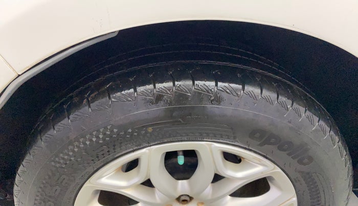 2014 Ford Ecosport TITANIUM 1.5L PETROL, Petrol, Manual, 1,18,915 km, Right Rear Tyre Tread