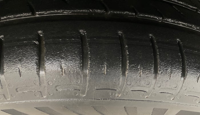 2020 Hyundai GRAND I10 NIOS SPORTZ AMT 1.2 KAPPA VTVT, Petrol, Automatic, 34,652 km, Left Front Tyre Tread