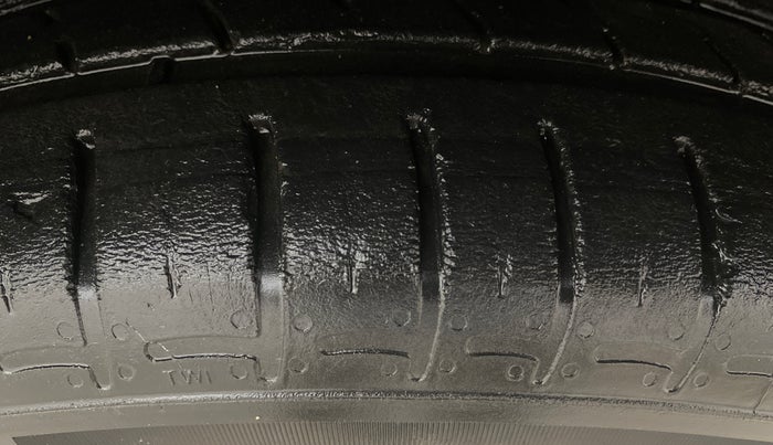 2020 Hyundai GRAND I10 NIOS SPORTZ AMT 1.2 KAPPA VTVT, Petrol, Automatic, 34,652 km, Right Front Tyre Tread