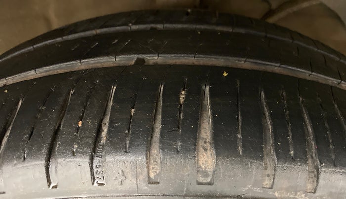 2017 Maruti Dzire ZXI Plus AMT, Petrol, Automatic, 93,533 km, Right Front Tyre Tread