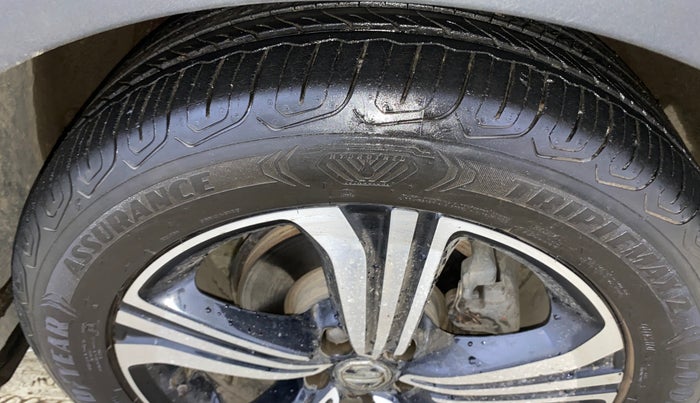 2023 MG ASTOR SHARP 1.5 CVT, Petrol, Automatic, 13,740 km, Right Front Tyre Tread