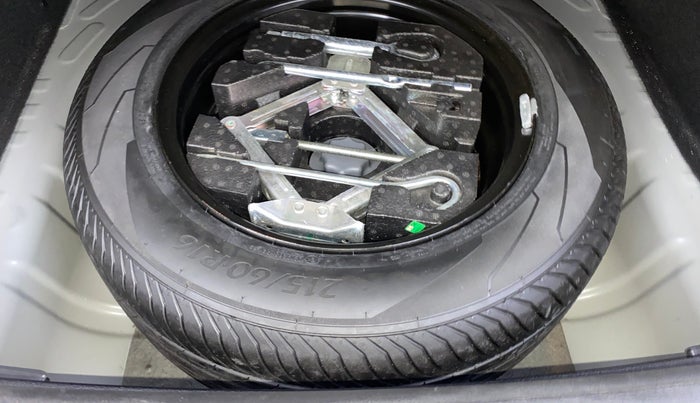 2023 MG ASTOR SHARP 1.5 CVT, Petrol, Automatic, 13,740 km, Spare Tyre