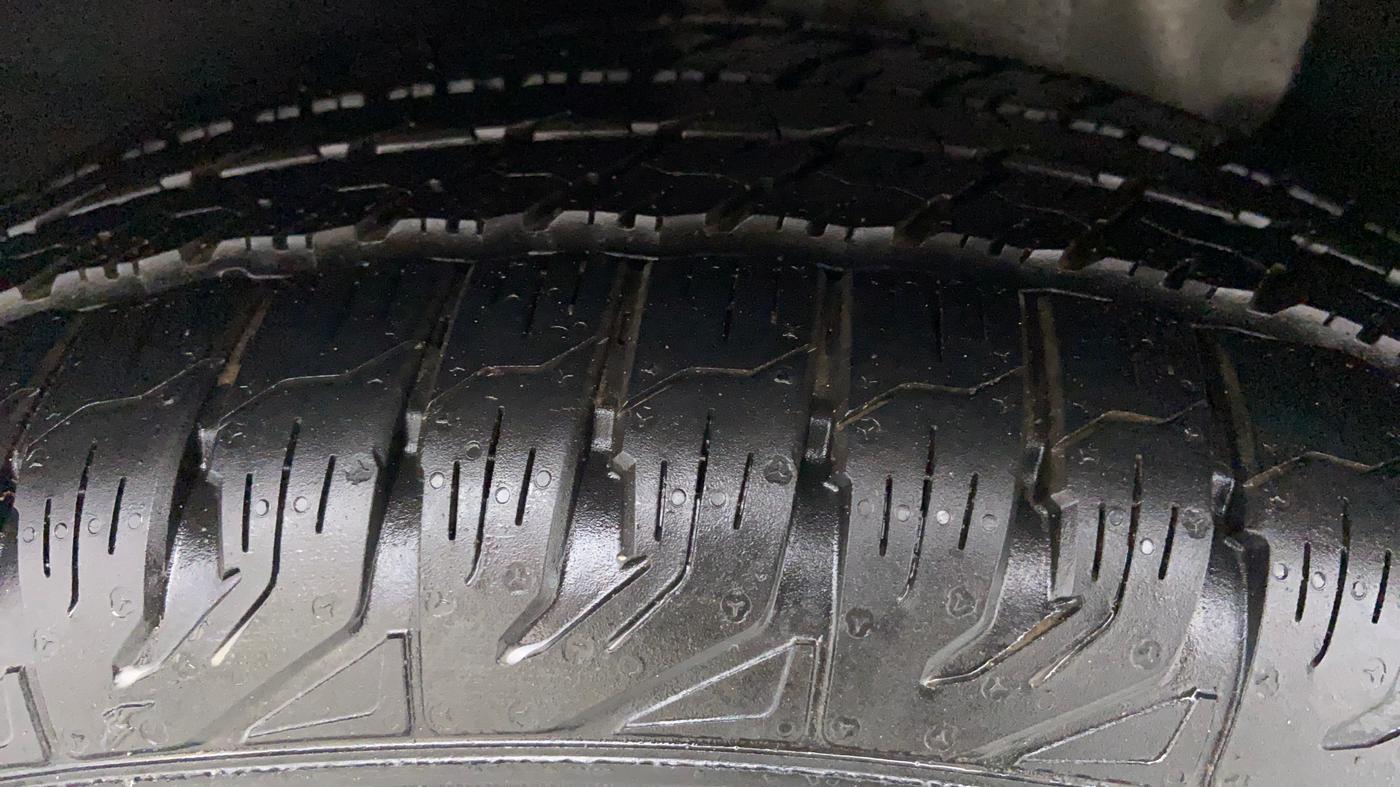 2014 Honda CRV 2.4 AT 4WD AVN, Petrol, Automatic, 1,03,683 km, Right Rear Tyre Tread