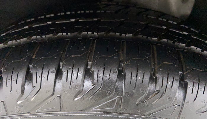 2014 Honda CRV 2.4 AT 4WD AVN, Petrol, Automatic, 1,03,683 km, Right Rear Tyre Tread