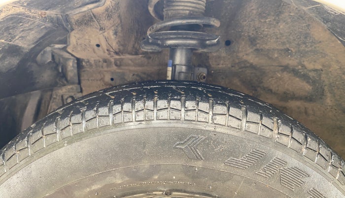 2014 Maruti Swift Dzire VXI, Petrol, Manual, 34,580 km, Left Front Tyre Tread