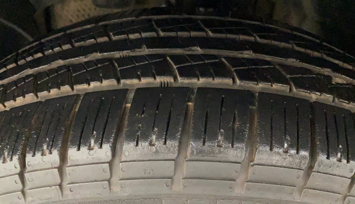 2014 Renault Duster 110 PS RXL DIESEL, Diesel, Manual, 100 km, Left Front Tyre Tread