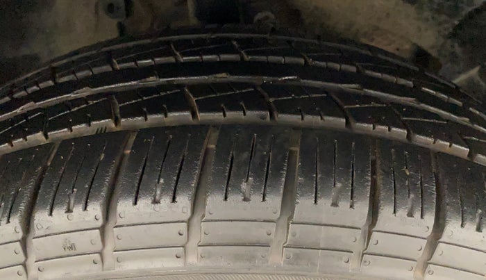 2014 Renault Duster 110 PS RXL DIESEL, Diesel, Manual, 100 km, Right Front Tyre Tread