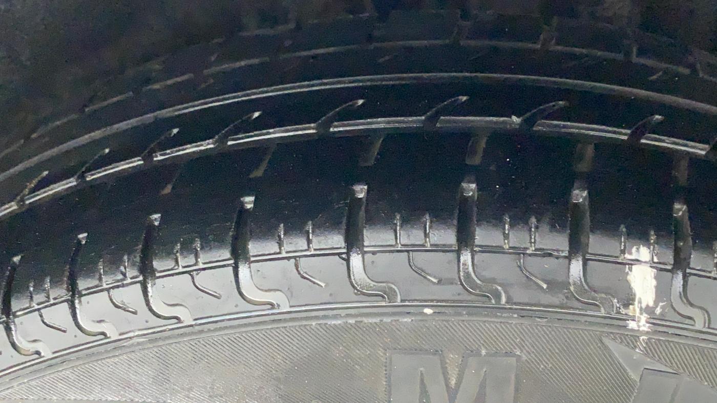 2015 Maruti Swift VXI, Petrol, Manual, 79,356 km, Left Rear Tyre Tread