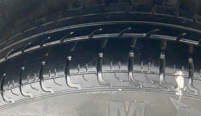 2015 Maruti Swift VXI, Petrol, Manual, 79,356 km, Left Rear Tyre Tread