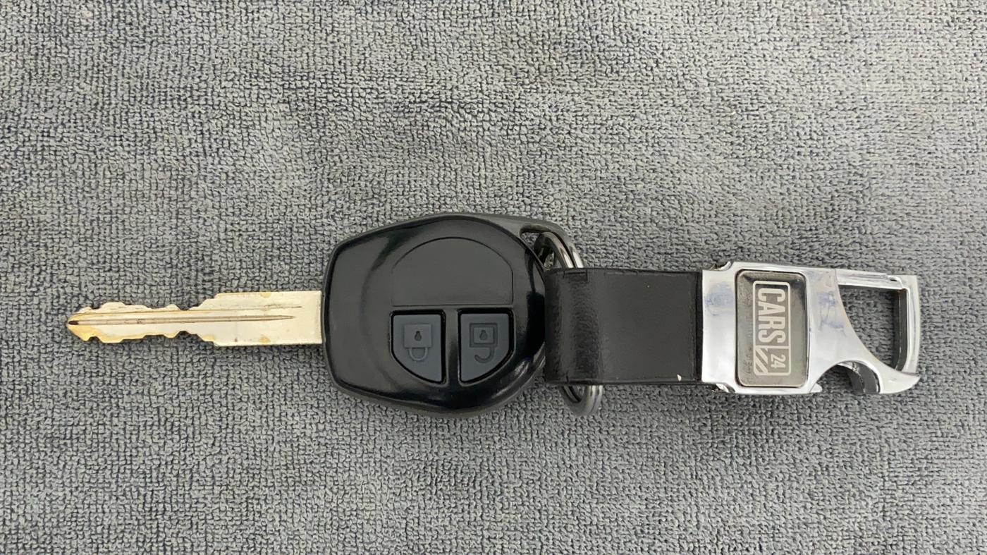 2015 Maruti Swift VXI, Petrol, Manual, 79,356 km, Key Close Up