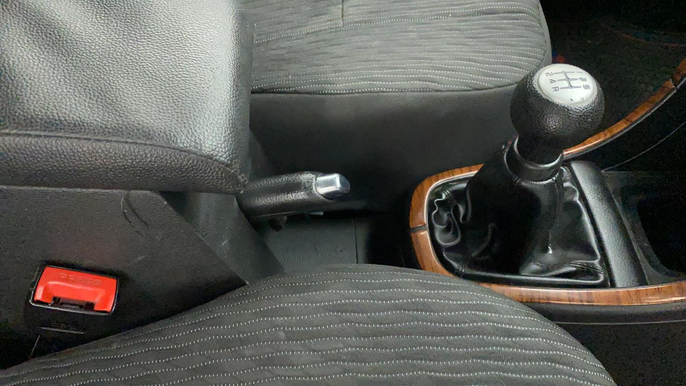 2015 Maruti Swift VXI, Petrol, Manual, 79,356 km, Gear Lever