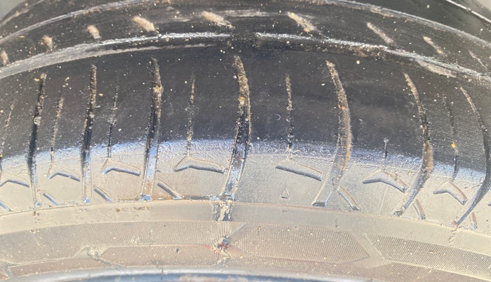 2016 Ford Ecosport AMBIENTE 1.5L PETROL, Petrol, Manual, 1,00,605 km, Right Front Tyre Tread