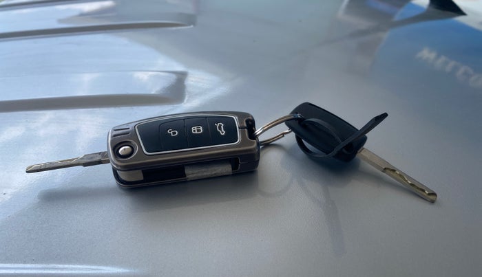 2016 Ford Ecosport AMBIENTE 1.5L PETROL, Petrol, Manual, 1,00,605 km, Key Close Up