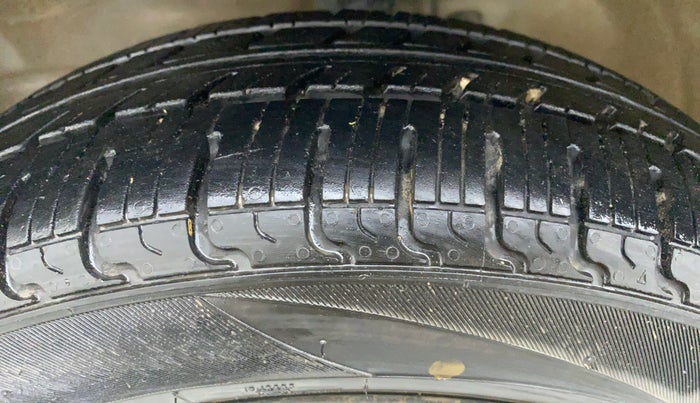 2017 Maruti Wagon R 1.0 VXI, Petrol, Manual, 51,897 km, Left Front Tyre Tread