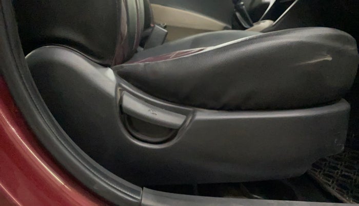 2014 Hyundai Grand i10 MAGNA 1.2 KAPPA VTVT, Petrol, Manual, 60,642 km, Driver Side Adjustment Panel