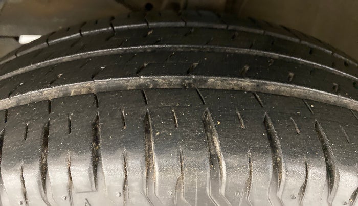 2021 Maruti Ertiga VXI SHVS, Petrol, Manual, 19,317 km, Left Front Tyre Tread