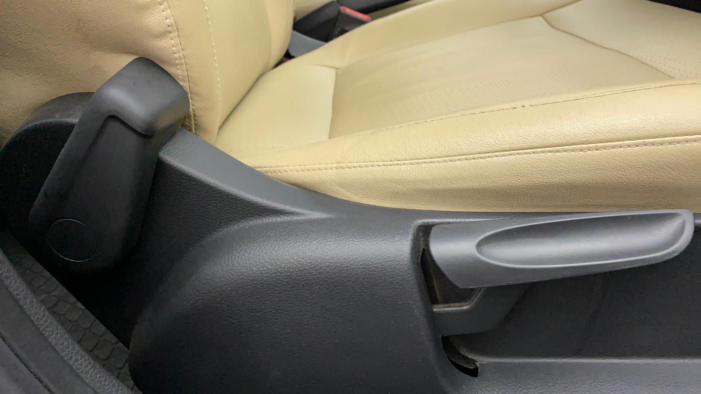 2018 Skoda Rapid AMBITION 1.5 TDI, Diesel, Manual, 48,296 km, Driver Side Adjustment Panel